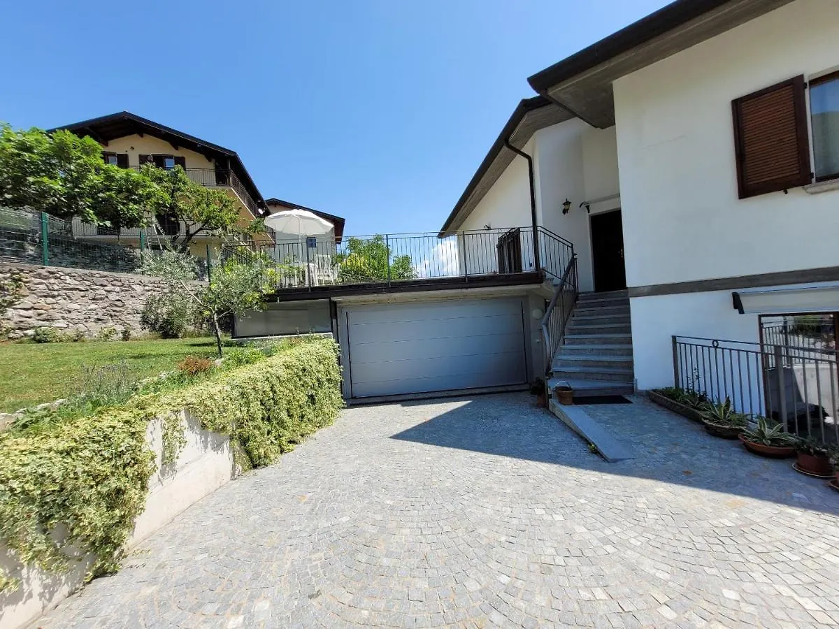 קוסטה וולפינו Villa Domus Bianca Mountain Lake Iseo Hospitality איטליה