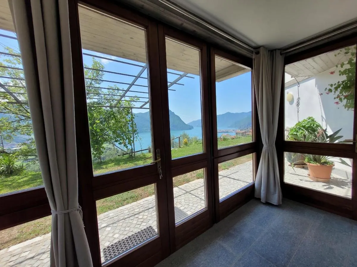 קוסטה וולפינו Villa Domus Bianca Mountain Lake Iseo Hospitality איטליה