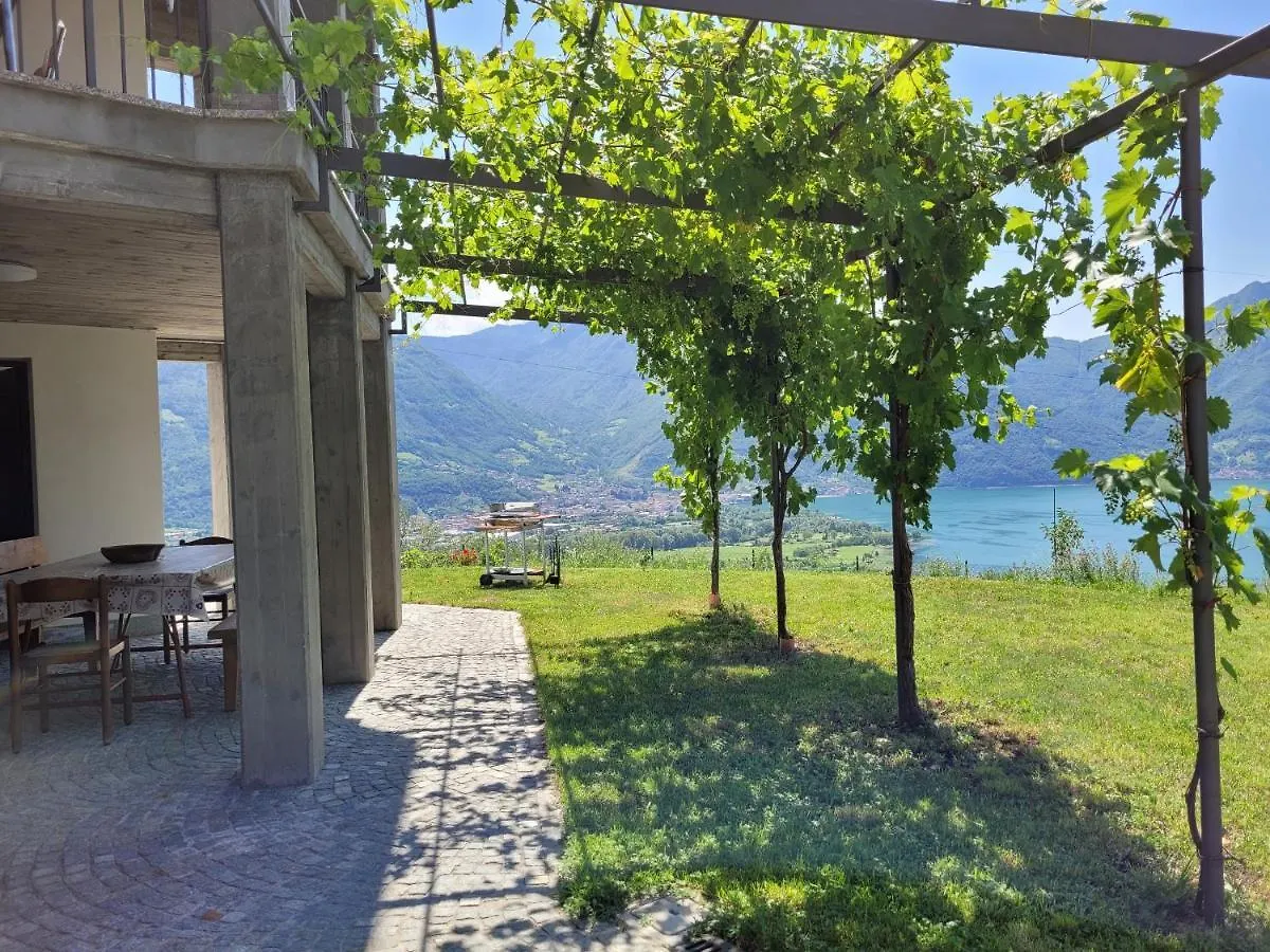 קוסטה וולפינו Villa Domus Bianca Mountain Lake Iseo Hospitality איטליה