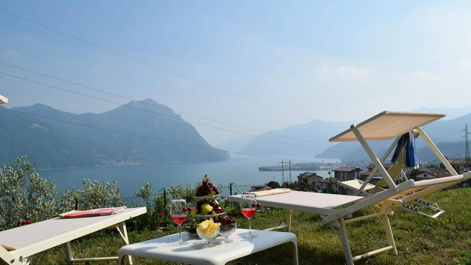 קוסטה וולפינו Villa Domus Bianca Mountain Lake Iseo Hospitality איטליה